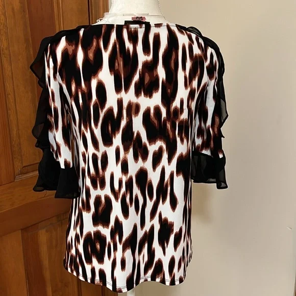 NWOT: Chic Animal Print Women's Top - Picture 2 of 5